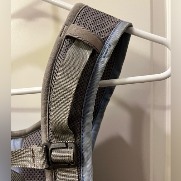 Camelbak Hiking Hydration Pack - Picture 4 of 7